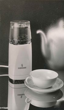 A Siemens coffee grinder from the 1950s. (Source: BSH Corporate Archives)