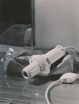 Siemens also made significant changes to the design of its small appliances in recent decades. Shown here is an early Siemens hair dryer from 1948. (Source: BSH Corporate Archives)