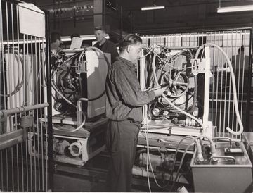 Full functional testing of a washing machine (rear view) (Source: BSH Corporate Archives).