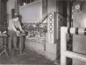 Manufacturing sheet metal parts for washing machines in a press (Source: BSH Corporate Archives).