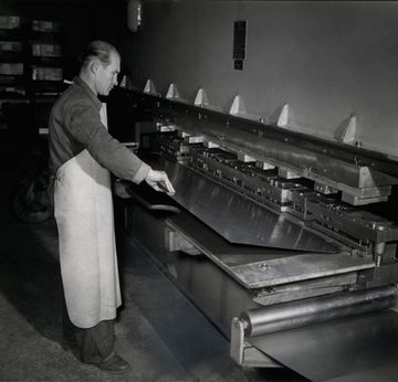 Punching unit for housing casing board, 1956. (Source: Robert Bosch GmbH – Company Archive (Signature 09738)