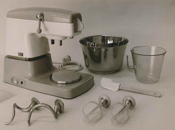 Siemens electrical food processors from 1958 made everyday life easier. (Source: BSH Corporate Archives)