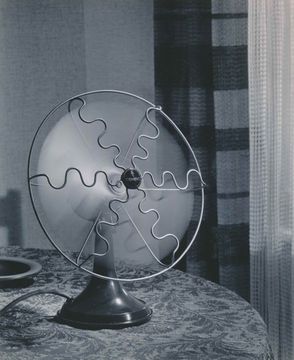 Siemens Electrogeräte AG manufactured a broad range of small electrical appliances in the 20th century. Shown here is a fan from 1947.
