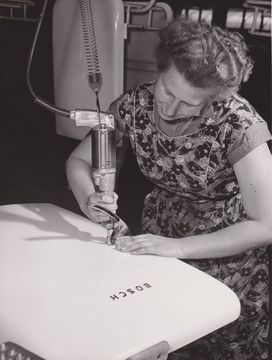 Door handle assembly, 1956. (Source: BSH Corporate Archive)